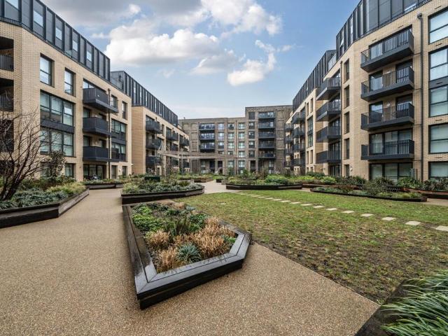 Flat for sale in London Borough of Lewisham, Deptford