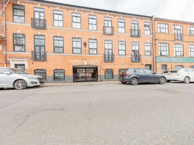 Flat for sale in Phippsville, Northampton