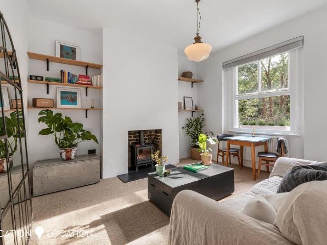 Flat for sale in West Hackney, Greater London
