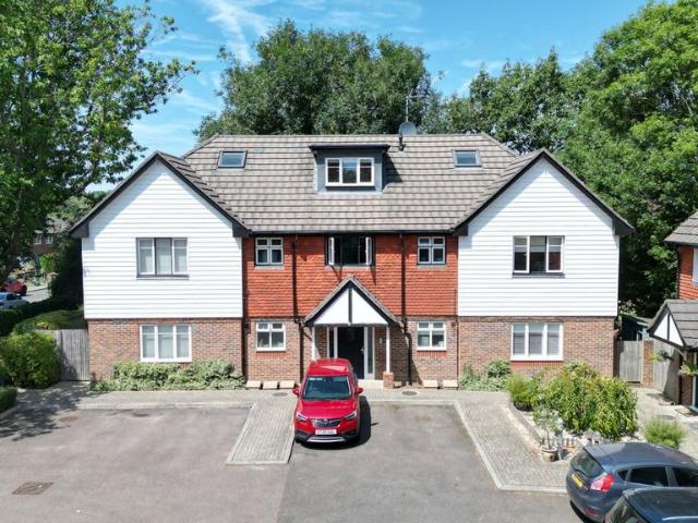 Flat for sale in Cranbrook & Sissinghurst, Sandown Park
