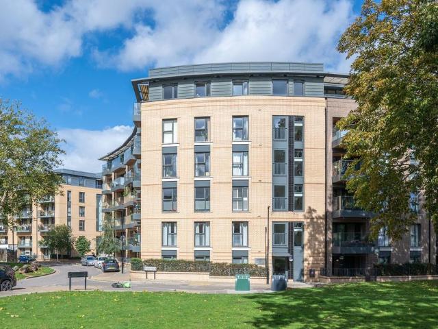 Flat for sale in London Borough of Lambeth, Greater London