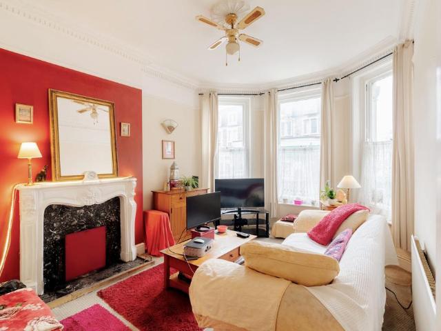 Flat for sale in Cotham, Bristol