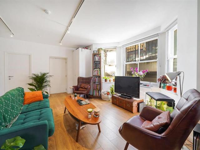 Flat for sale in East Greenwich, Cat Hill