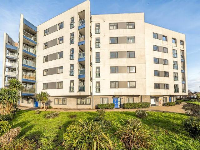 Flat for sale in London Borough of Lewisham, Bell Green