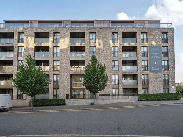 Flat for sale in West Finchley, Greater London