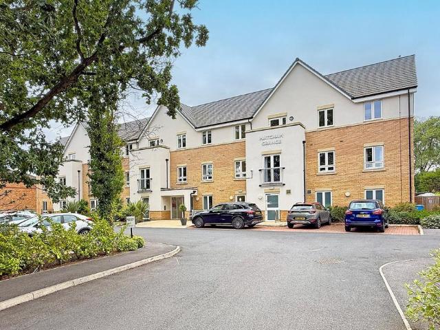 Flat for sale in Hookstone, Harrogate