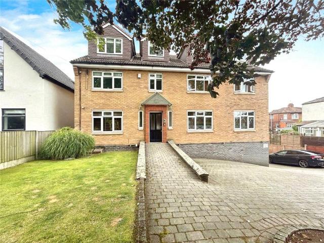 Flat for sale in Roe Green, Salford