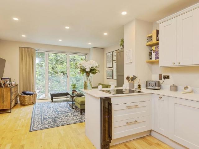 Flat for sale in Broadwater Down, Sandown Park