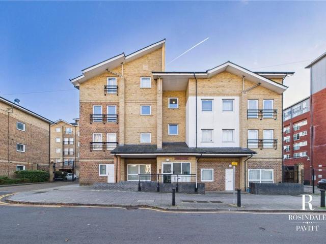 Flat for sale in Wallington, Greater London