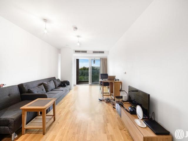 Flat for sale in Stratford Marsh, Greater London