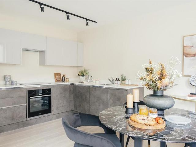 Flat for sale in London Borough of Hounslow, Strand