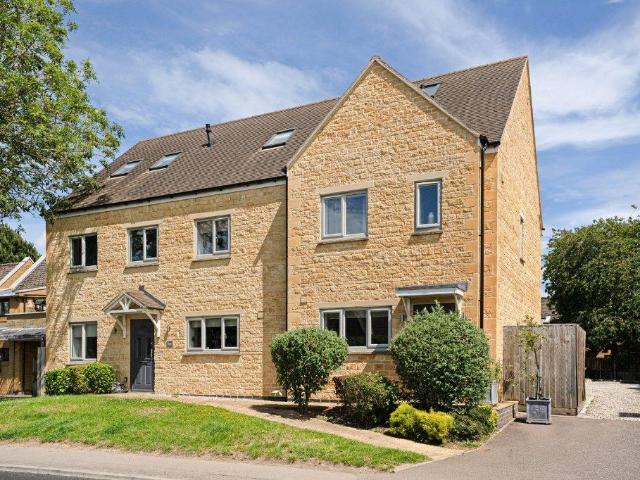 Flat for sale in Fossebridge, Gloucestershire