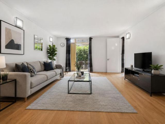 Flat for sale in East Greenwich, Greater London