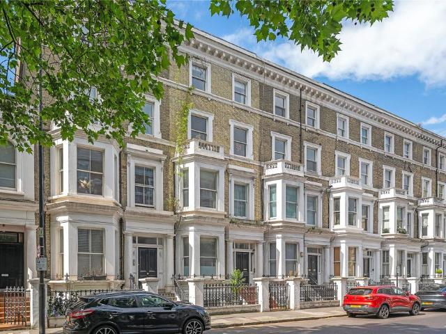 Flat for sale in Brompton, Greater London