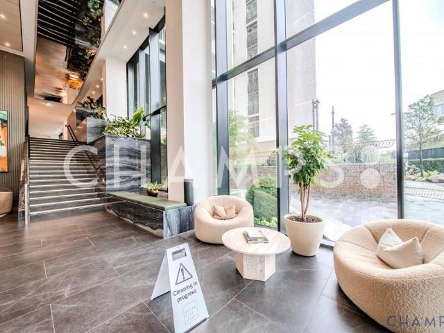 Flat for sale in Shepherd's Bush, Greater London