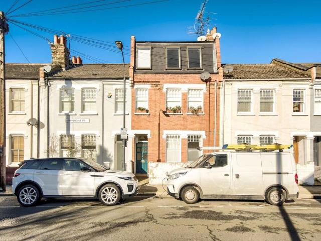 Flat for sale in Fulham, Sands End