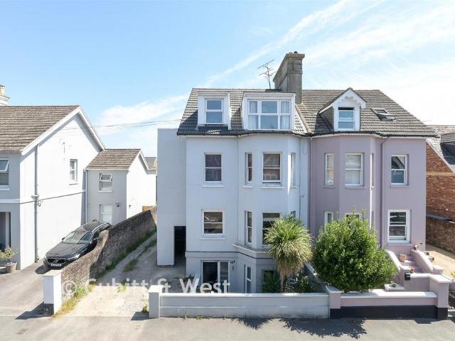 Flat for sale in New Town, Horsham