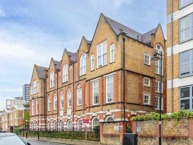 Flat for sale in London Borough of Islington, Greater London