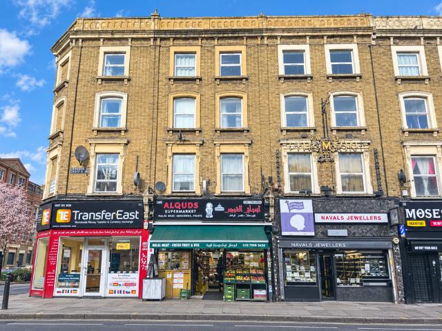 Flat for sale in Kilburn, Greater London