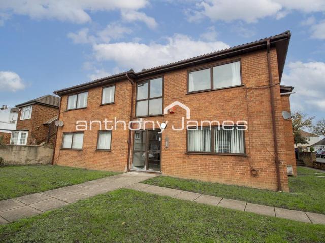 Flat for sale in Falconwood, Greater London