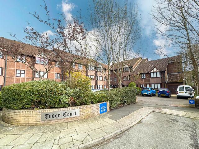 Flat for sale in Calderstones