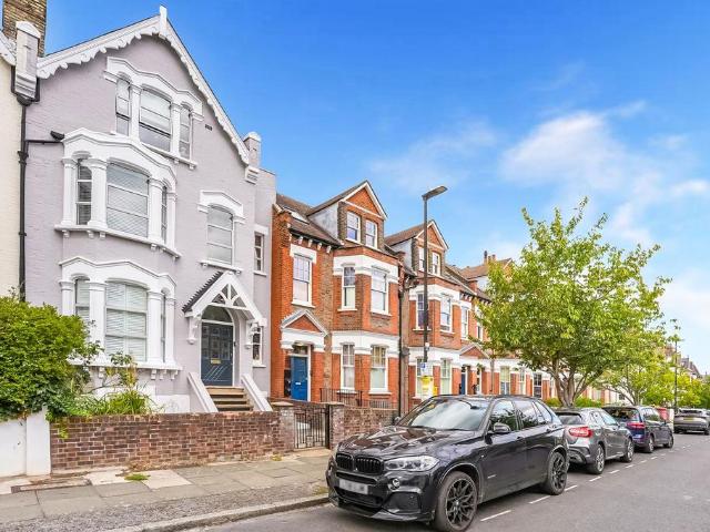 Flat for sale in Ferme Park, Greater London