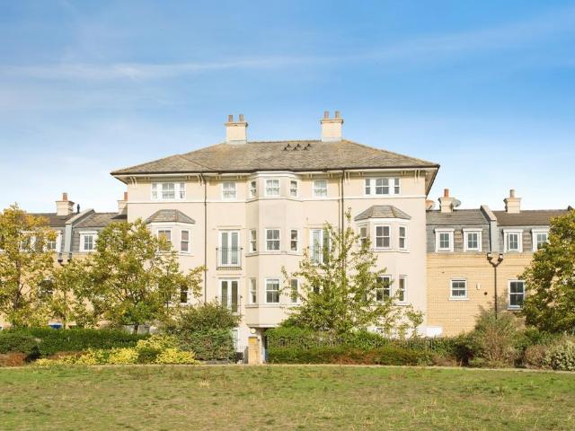 Flat for sale in Petersfield, Cambridge