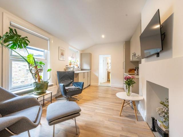 Flat for sale in West Ham, Isle Of Man