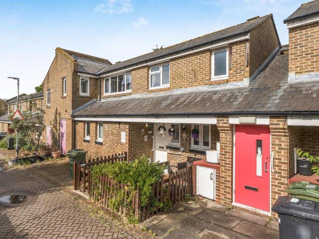Flat for sale in West Norwood, Greater London