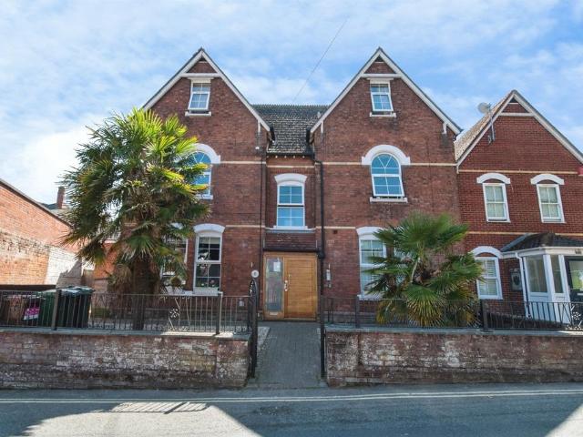 Flat for sale in Watergate, Devon