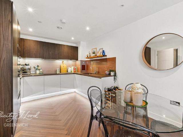 Flat for sale in Greenwich Town Centre, Greater London