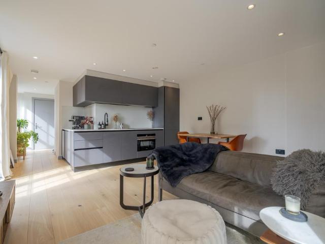 Flat for sale in Kensal Town, Greater London