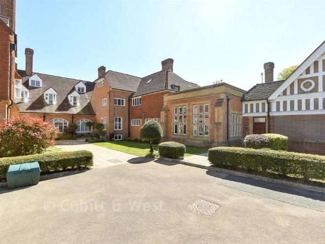 Flat for sale in Red Hill, Surrey