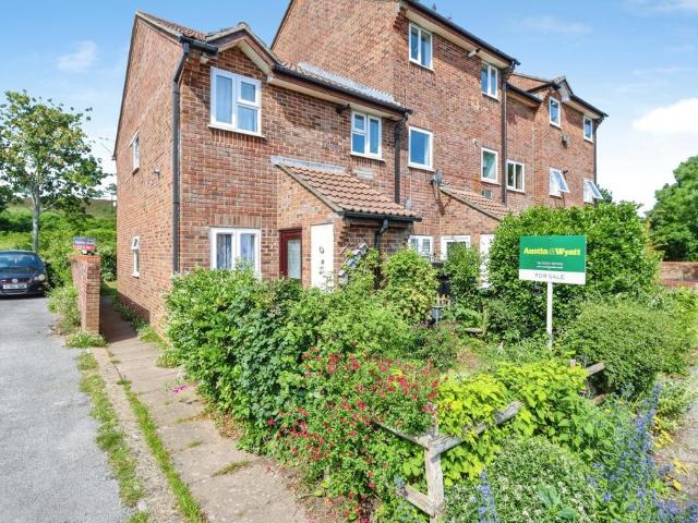 Flat for sale in Poole