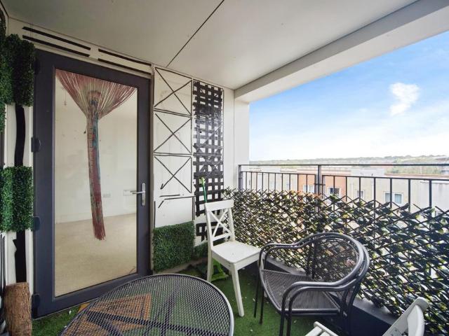 Flat for sale in Hale End, Greater London