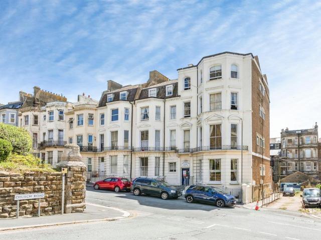 Flat for sale in Bohemia, Guestling Green