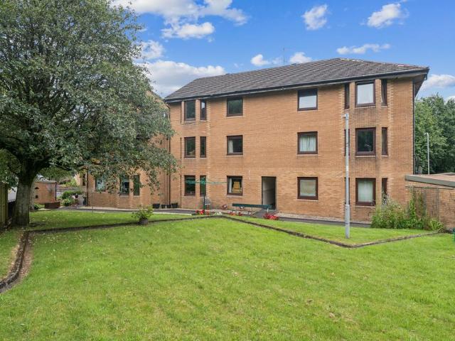 Flat for sale in Milngavie, Scotland
