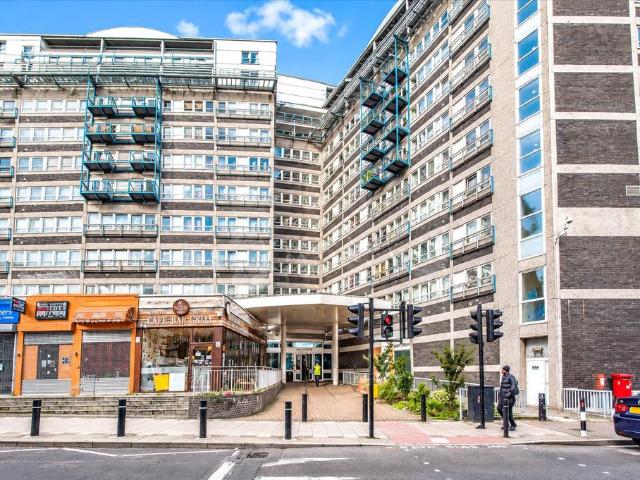 Flat for sale in Callis Yard, Greater London
