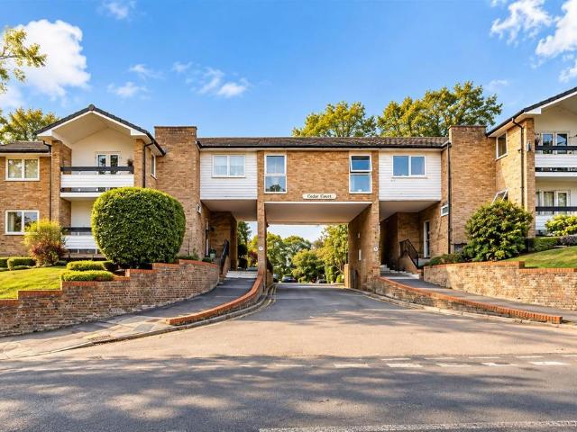 Flat for sale in Steward's Green, Epping Forest