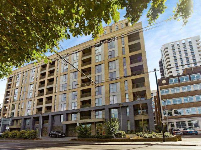 Flat for sale in London Borough of Croydon, Greater London