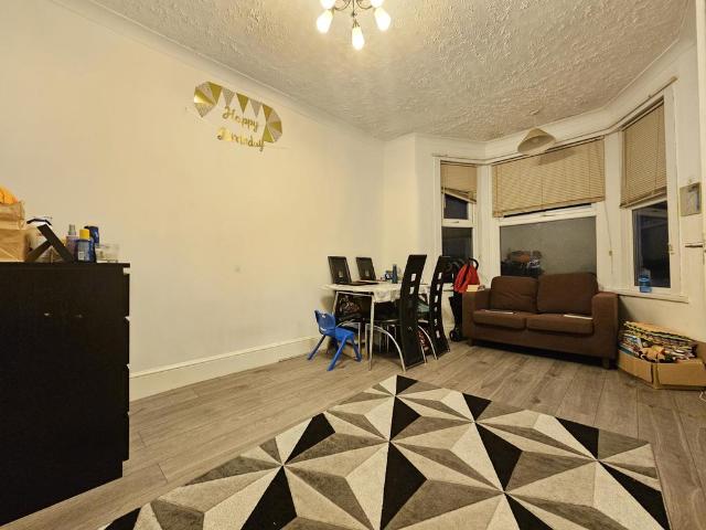 Flat for sale in Gants Hill, Greater London