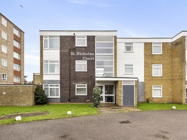 Flat for sale in Fishersgate, West Sussex
