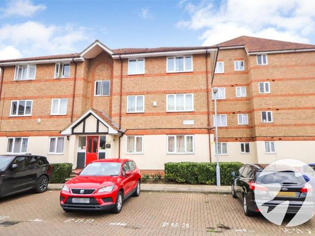 Flat for sale in Northumberland Heath, Greater London