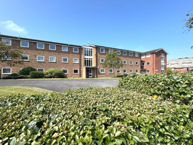 Flat for sale in Meols Cop, Southport