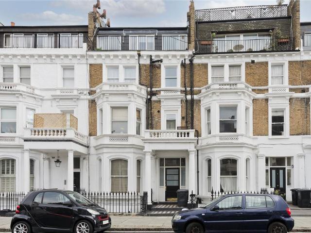 Flat for sale in London Borough of Hammersmith and Fulham, Greater London
