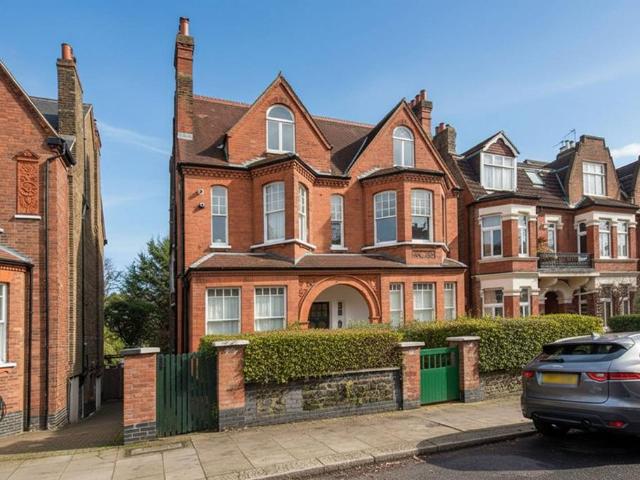 Flat for sale in West Hampstead, Greater London
