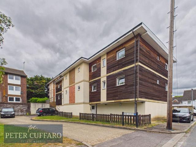 Flat for sale in Kings Hill, Colliers End