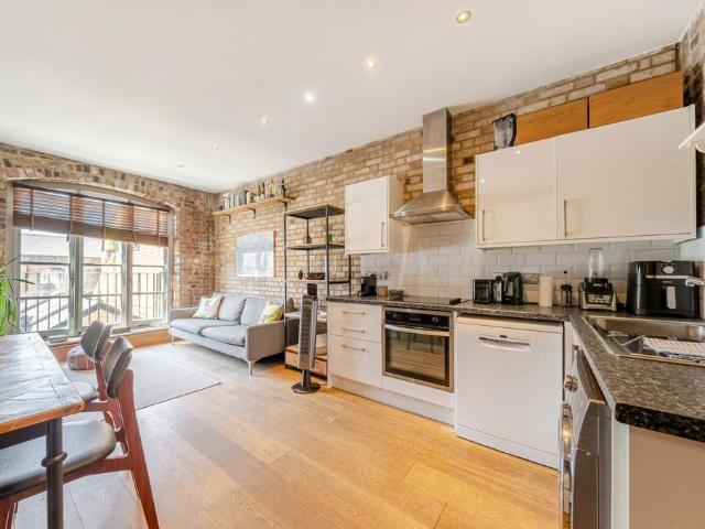 Flat for sale in Old Kent Road, Greater London