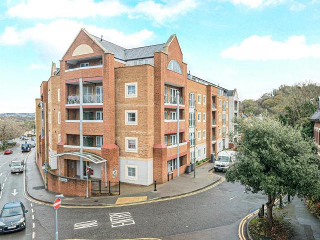 Flat for sale in Holloway Hill, Fole