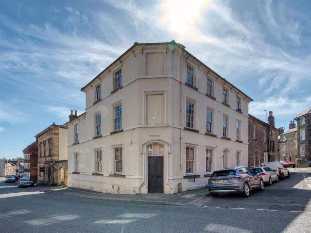 Flat for sale in Froggatt, East Midlands